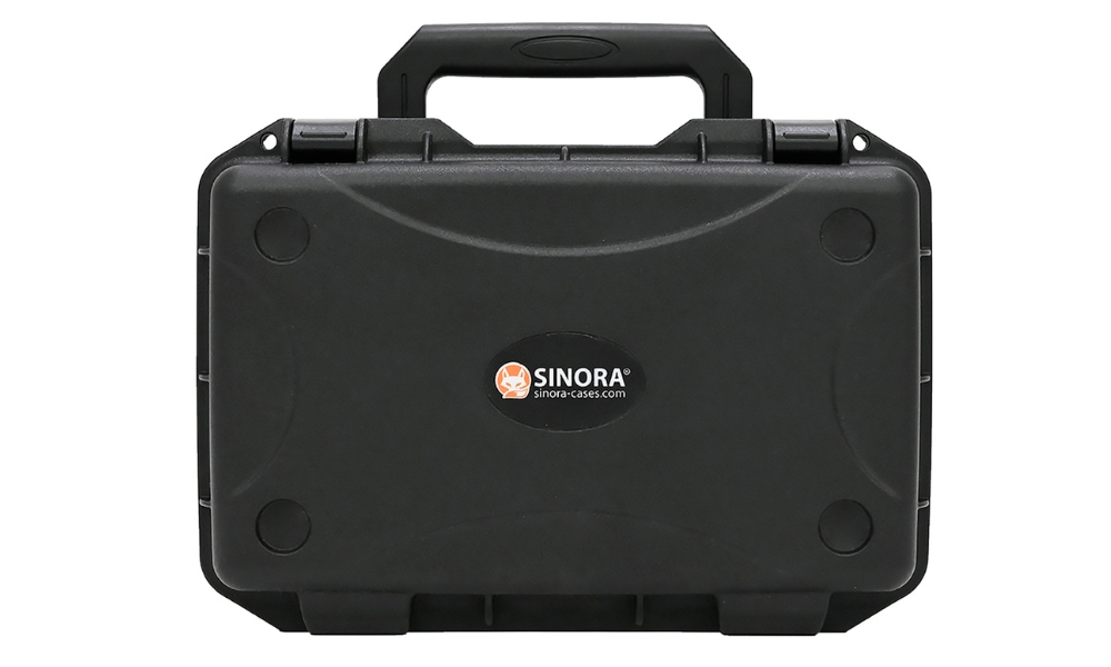 SINORA Koffer 0920-10BK-E ist ein robuster, wasserdichter, staubdichter Hartschalenkoffer aus dem Hause Solidplex.