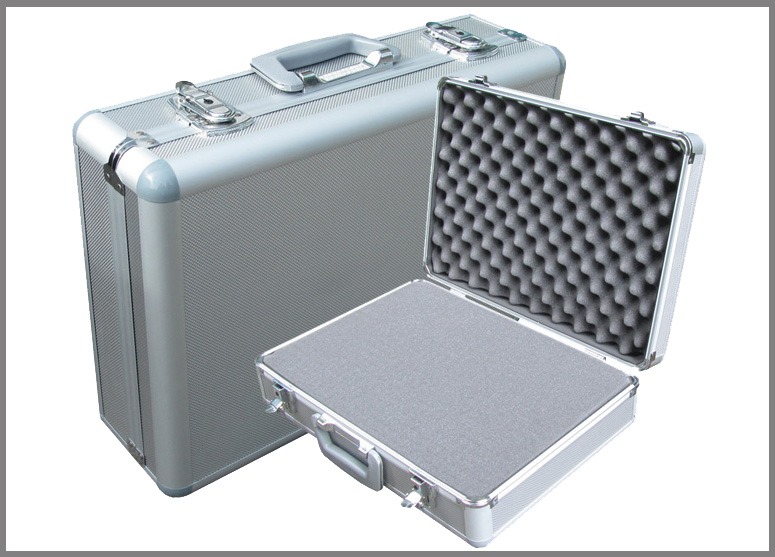 Alukoffer mit Rasterschaum