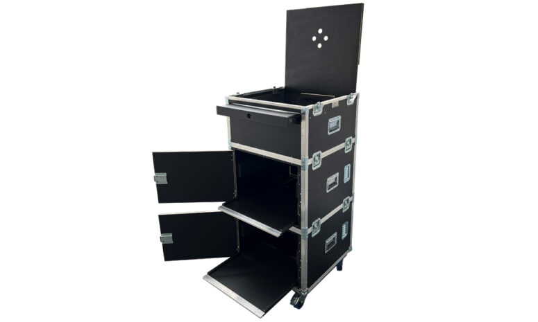 Multifunktionelles Flightcase für den Transport von 2 Fujifilm Druckern DE100-XD in Flightcaseschrank-Bauweise. Druckercase bietet zudem Platz für ein Laptop und Zubehör. Idealer Begleiter für mobile Fotografen auf Veranstaltungen und Festen.